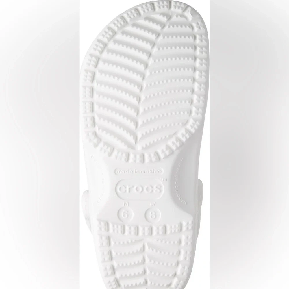 NEW Crocs unisex classic clogs in white